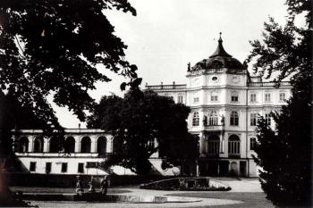 zahradní průčelí (© Jan Baše 03/2006)
