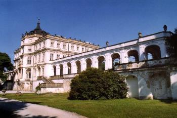 Zámek Ploskovice (© Jiří Cukr, 08/2004)