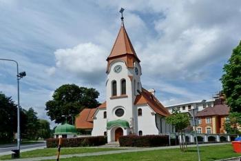 Kostel svatého Jana Evangelisty (© František Kinař, 08/2014)