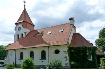 Kostel svatého Jana Evangelisty (© František Kinař, 08/2014)