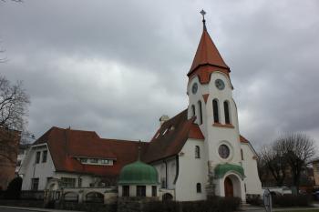 Starokatolický kostel sv. Jana Evangelisty s farou (© Luděk Vláčil  02/2024)