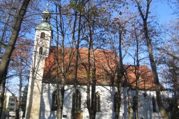 pohled na kostel od jihu (© Jaroslav Špiroch 11/2020)