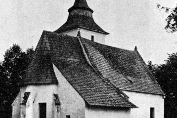 kostel od severovýchodu na počátku 20. století před odstraněním ohradní zdi hřbitova (© František Mareš, Jan Sedláček: Soupis památek historických a uměleckých v Království Českém, sv. 38 Politický okres Prachatický, Archaelogická komise při České akademii císaře Františka Josefa pro vědy, slovesnost a umění, Praha 1913)