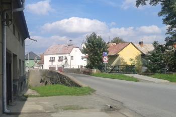 Most nákladní automobily nerespektují, pokud se vlezou na šířku... (© Ivo Rozehnal, 09/2014)