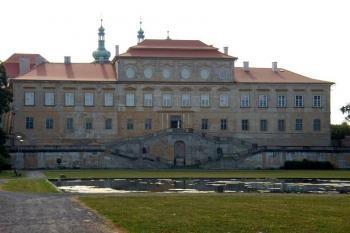 pohled od zámeckého parku (© Petr Pospíšil, 07/2013)