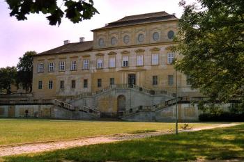 Zahradní průčelí (© Jiří Cukr, 08/2004)