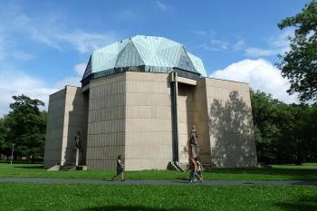 pavilon v zámecké zahradě (© de.ardoise, 08/2010)