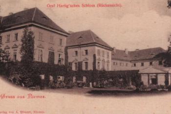 zámek od jihovýchodu na pohlednici po roce 1918 (© kol.: Zámek v Mimoni. Zbytečně zbořená památka, Město Mimoň, 2013)