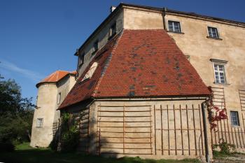Jihovýchodní nároží zámku ( © Ivan Grisa 09/2010)
