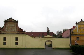 Bývalý jezuitský pivovar v Kokorách (© Pavel Vítek 09/2014)