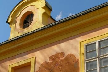 sluneční hodiny (© Daniela Endrštová, 5/2006)