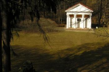 v parku (© Daniela Endrštová, 5/2006)