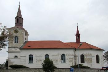 Kostel Všech Svatých v Dolních Bučicích ( © Pavel Vítek 10/2014)