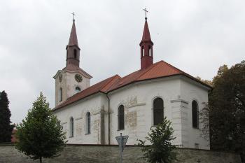 Kostel Všech Svatých v Dolních Bučicích ( © Pavel Vítek 10/2014)