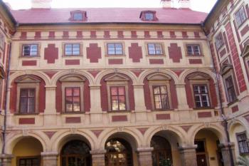  pohled z nádvoří (© Karel Piskáček, 10/2007)