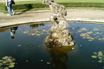 kašna v zámeckém parku (© Karel Piskáček, 10/2007)
