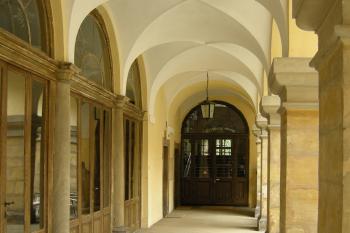 arkády v nádvoří zámku (© Petr Kovařík, 05/2009)