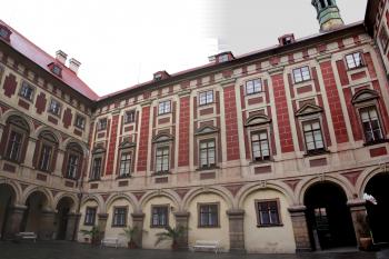 Severozápadní část nádvoří ( © Ivan Grisa 09/2009)