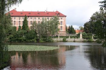 Zámek od jihu ( © Ivan Grisa 09/2009)