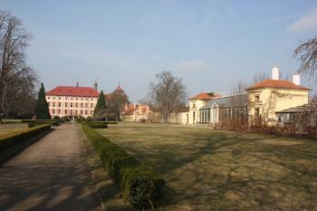 Zámek a park od východu ( © Ivan Grisa 03/2010)