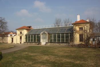 Zámecký skleník od jihu ( © Ivan Grisa 03/2010)