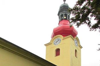 Kostel sv. Petra a Pavla v Penčicích (© Pavel Vítek 09/2014)