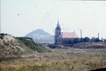 Kostel od jihu při dokončování repliky věže ( © Ivan Grisa 05/1987)