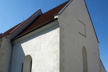 presbytář od jihovýchodu (© Milan Caha 04/2010)