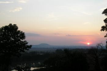 Říp - pohled z Mělníku (© M.Schichová, 07/2008)