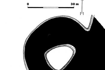 zaměření tvrziště, stav r. 2005 (© Kovář, Daniel: Tvrze, hrady a zámky Českobudějovicka, Historicko-vlastivědný spolek v Českých Budějovicích, České Budějovice 2011)