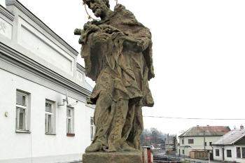 Socha sv. Jana Nepomuckého na mostě (© Pavel Vítek 11/2014)