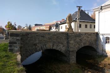 pohled na kamenný most od východu (© Jan P. Štěpánek 10/2017)