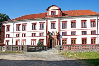 I. Nádvoří ( © Luděk Pitter 09/2005)