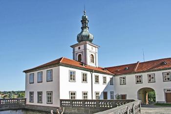 Předzámčí ( © Luděk Pitter 09/2005)