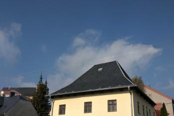 celkový pohled na bývalý vodní mlýn, dnes Muzeum břidlice (© Jan P. Štěpánek 03/2020)