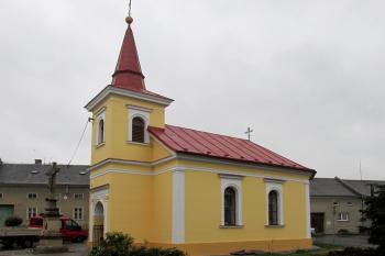 Kaple sv. Františka z Assisi a sv. Tomáše ve Svésedlicích ( © Pavel Vítek 09/2014)