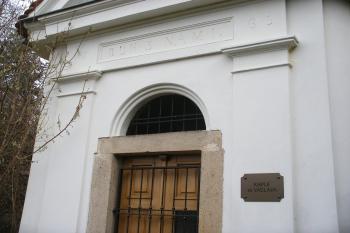 Průčelí kaple sv. Václava v Podhoří (© Jiří Špaček, 12/2014)