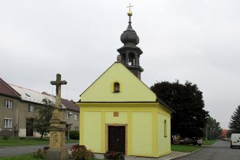 Kaple Navštívení Panny Marie v Ratajích - Těšeticích. (© Pavel Vítek 10/2014)