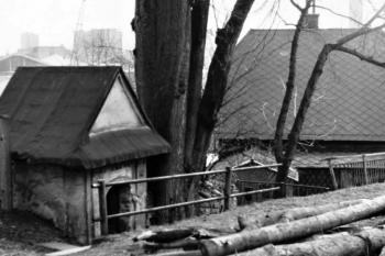 pohled na kapličku při nájezdu na Koloredovský most (© SOkA Frýdek - Místek)