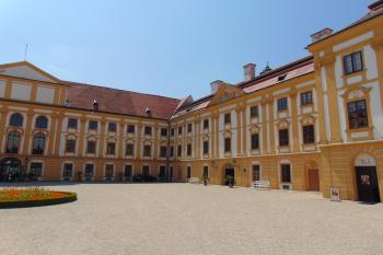 Jz. nároží čestného dvora (© Dušan Dohňanský  07/2021)