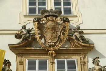 detail průčelí (© Alena Volná, 6/2008)