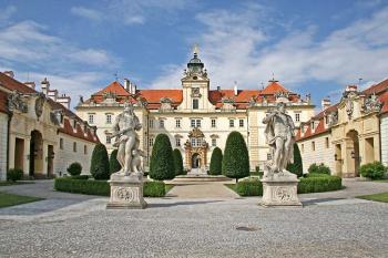 Čestný dvůr ( © Luděk Pitter 07/2005)