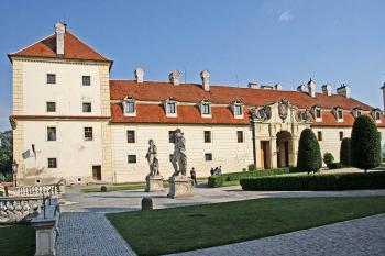 Předzámčí ( © Luděk Pitter 07/2005)