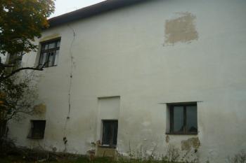 Tvrz Petrovice (© Romana Demjan, 02/2015)