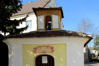 Kaple Panny Marie ve Velkých Přílepech ( © Pavel Vítek 03/2015)