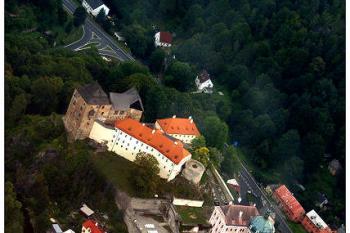 Bečov nad Teplou, hrad a zámek - letecký snímek ( © Radovan Smokoň 09/2006)