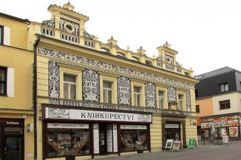 Bývalá lékárna U České koruny v Kladně ( © Pavel Vítek 03/2015)