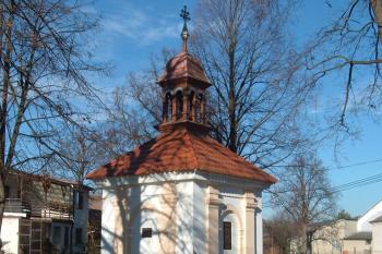 Kaple sv. Petra a Pavla v Měšeticích (© Jiří Špaček, 11/2006)