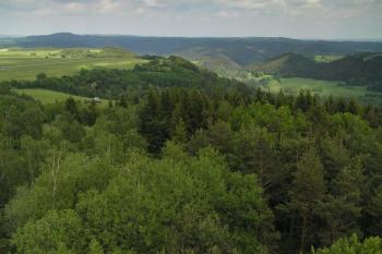 výhled z rozhledny (© Daniela Endrštová, 6/2006)