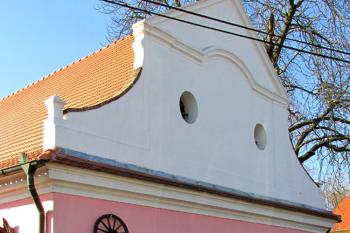 Barokní špejchar ve Velkých Přílepech ( © Pavel Vítek 03/2015)